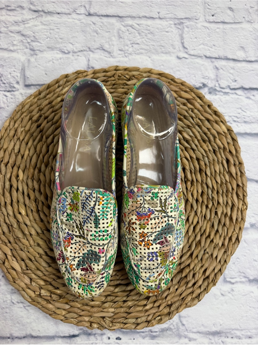 Lalisa Sophia Floral Leather Perforated Loafers in Multicolor. Size 40 - Picture 2 of 10